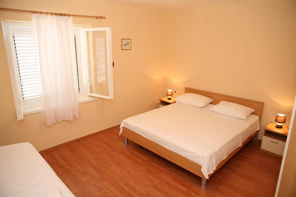 Apartments Radic Трогир Стая снимка